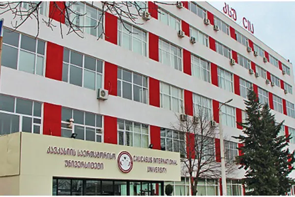 جامعة-القوقاز-شركة-النجوم-الذهبية